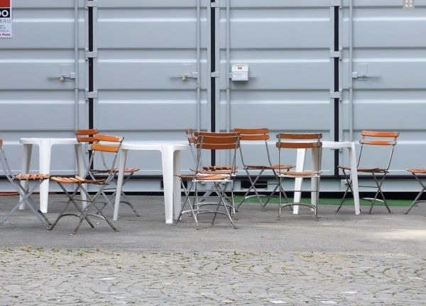 Tableau bois, 40 x 30, chaises